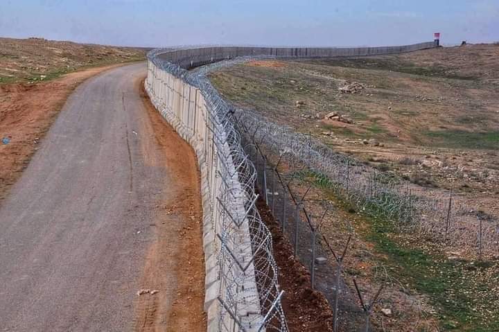 روايتين حول بناء الجيش العراقي الجدار العازل بين “شنكال – سنجار” وشمال وشرق سوريا
